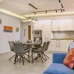 Modern 2-bedroom Near The Sea Daire