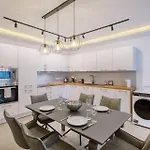 Modern 2-bedroom Near The Sea