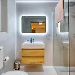 Modern 2-bedroom Near The Sea