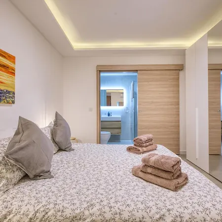 Modern 2-bedroom Near The Sea 圣保罗湾城