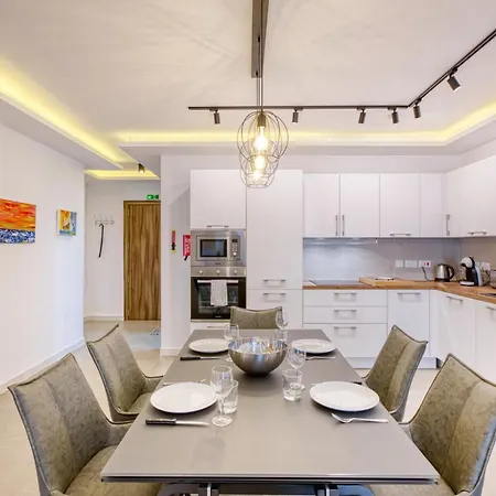 公寓 Modern 2-bedroom Near The Sea