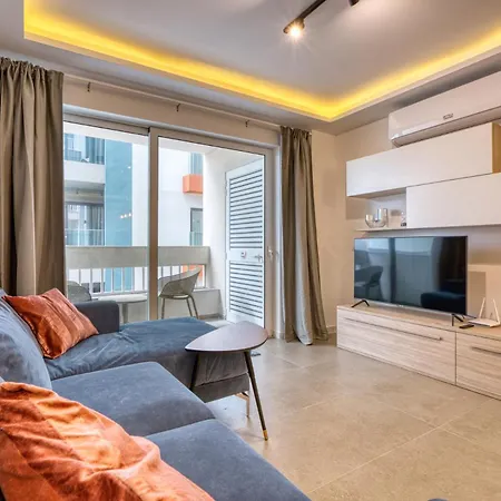 Modern 2-bedroom Near The Sea *