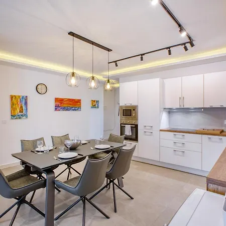 Modern 2-bedroom Near The Sea Apartament *