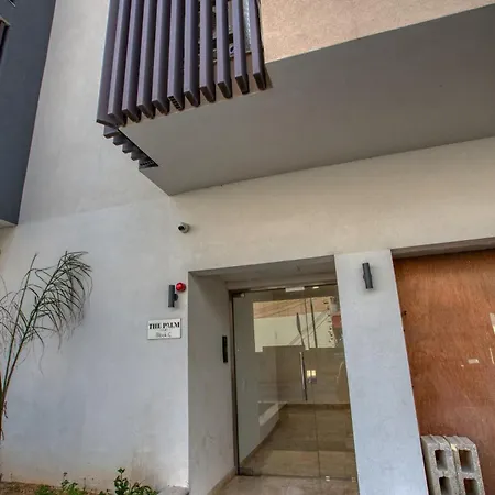 Modern 2-bedroom Near The Sea شقة *