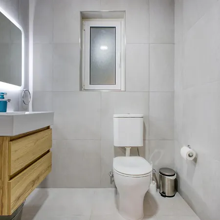 Modern 2-bedroom Near The Sea *