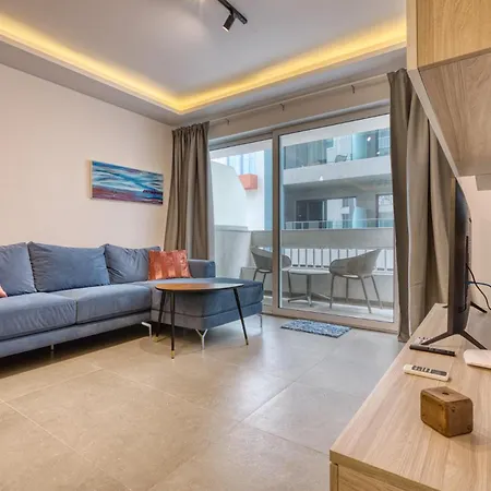 شقة Modern 2-bedroom Near The Sea