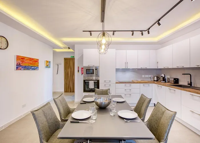 Апартаменты Modern 2-bedroom Near The Sea