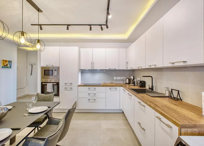 Modern 2-bedroom Near The Sea Апартаменты *