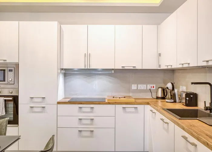 Апартаменты Modern 2-bedroom Near The Sea Сент-Полс-Бей