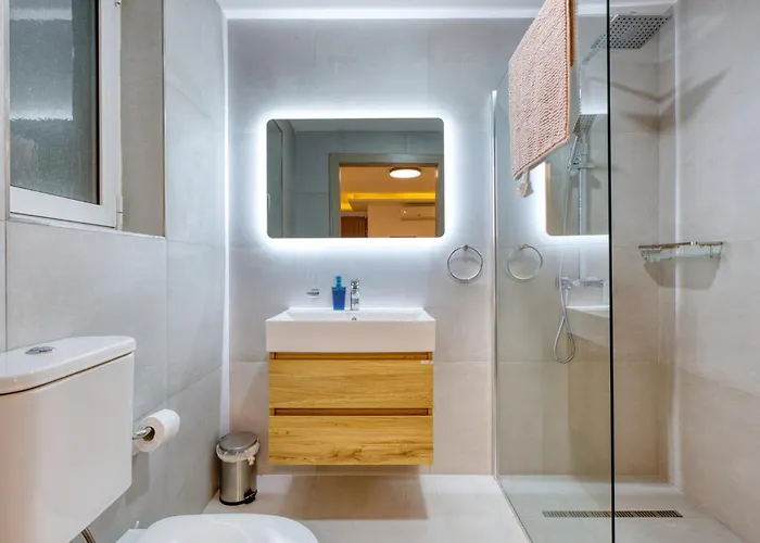 Modern 2-bedroom Near The Sea