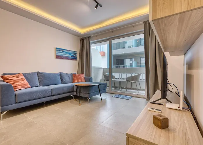 Апартаменты Modern 2-bedroom Near The Sea