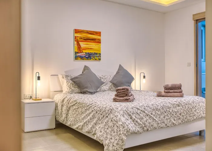Modern 2-bedroom Near The Sea Апартаменты *