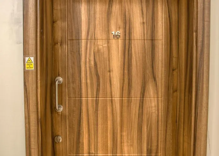 Апартаменты Modern 2-bedroom Near The Sea *