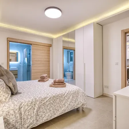 Διαμέρισμα Modern 2-bedroom Near The Sea *