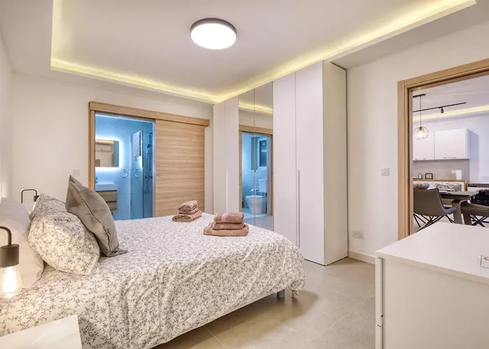 Apartman Modern 2-bedroom Near The Sea *