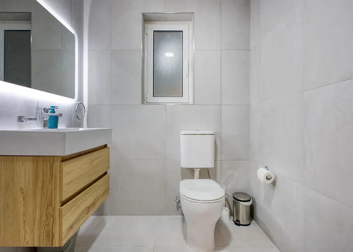 Modern 2-bedroom Near The Sea *